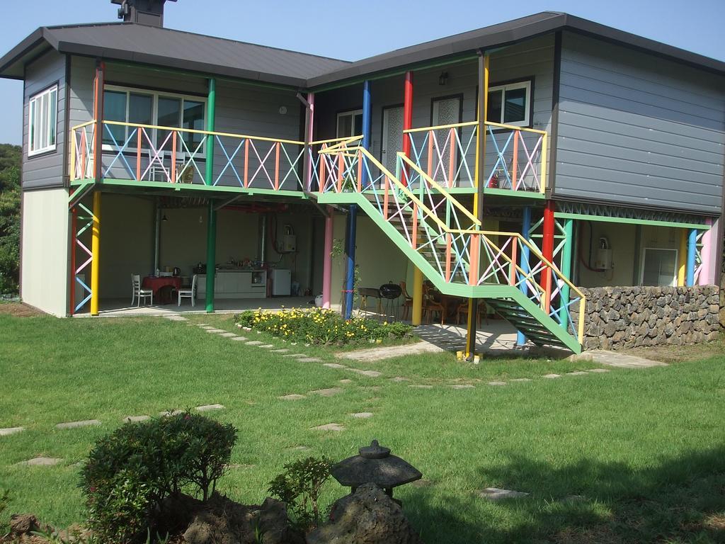 Вилла Jeju Myung House Согвипхо Экстерьер фото