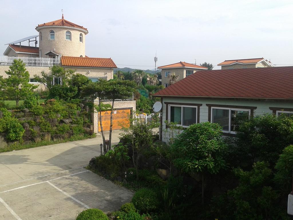 Вилла Jeju Myung House Согвипхо Экстерьер фото